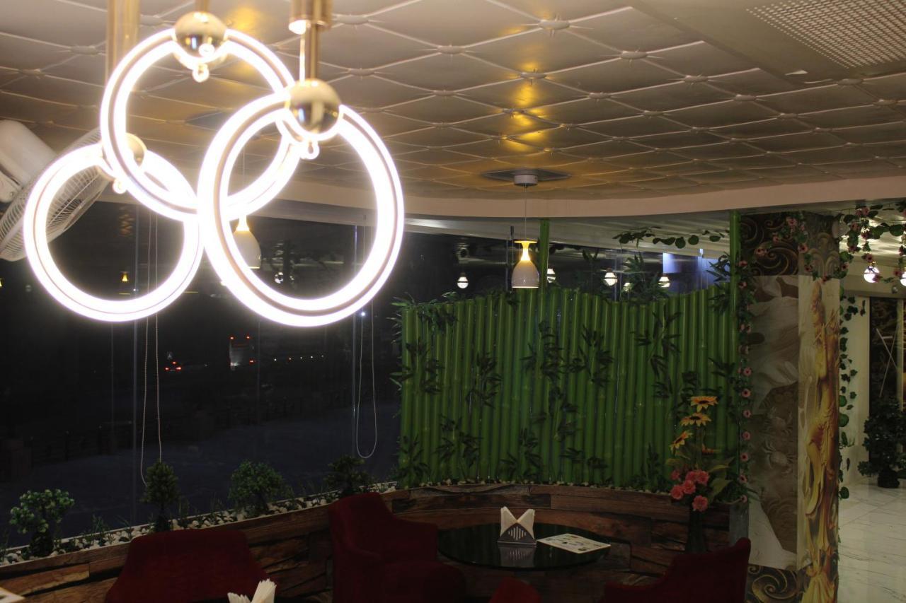 Hotel The Grand Piano - Best Business Hotel In Patan Buitenkant foto