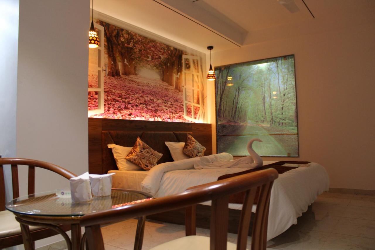 Hotel The Grand Piano - Best Business Hotel In Patan Buitenkant foto